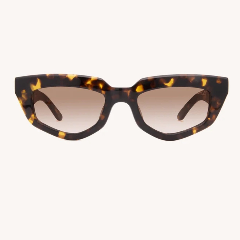 DEZI ON READ brown tortoise sunglasses